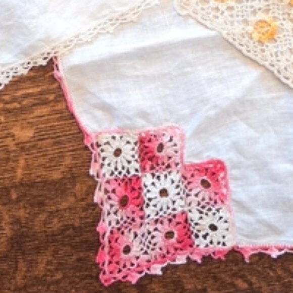 Vintage Lace Trimmed Handkerchief Set - Picture 3 of 14